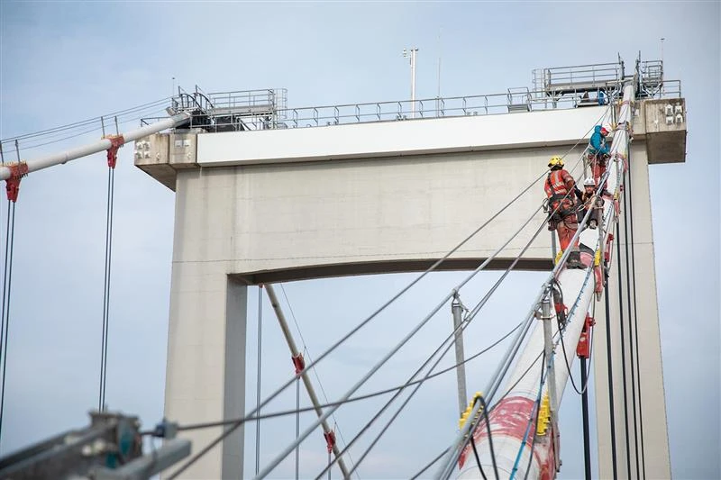 Contrôle de serrage des brides des suspentes du pont d’Aquitaine
